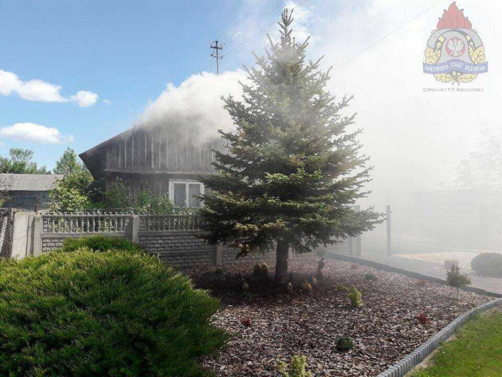 Pożar drewnianego domu w Mokrej Prawej [ZDJĘCIA]