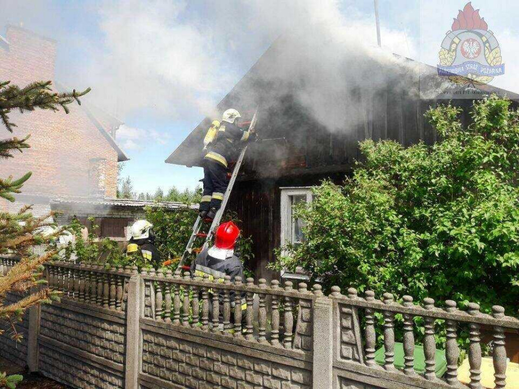 Pożar drewnianego domu w Mokrej Prawej [ZDJĘCIA]