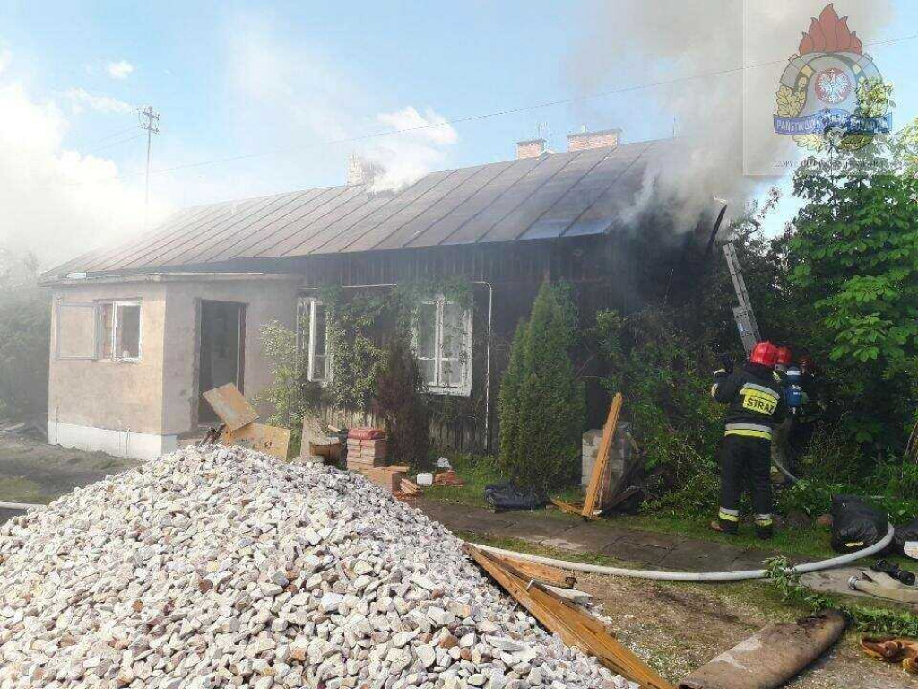 Pożar drewnianego domu w Mokrej Prawej [ZDJĘCIA]