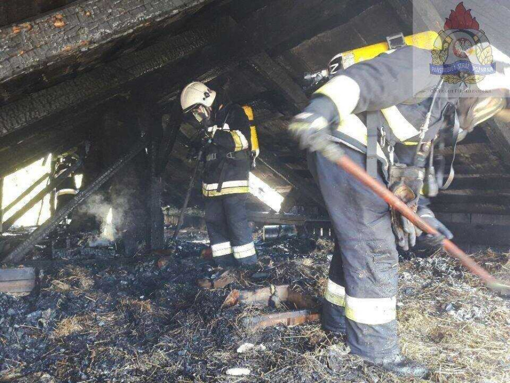 Pożar drewnianego domu w Mokrej Prawej [ZDJĘCIA]