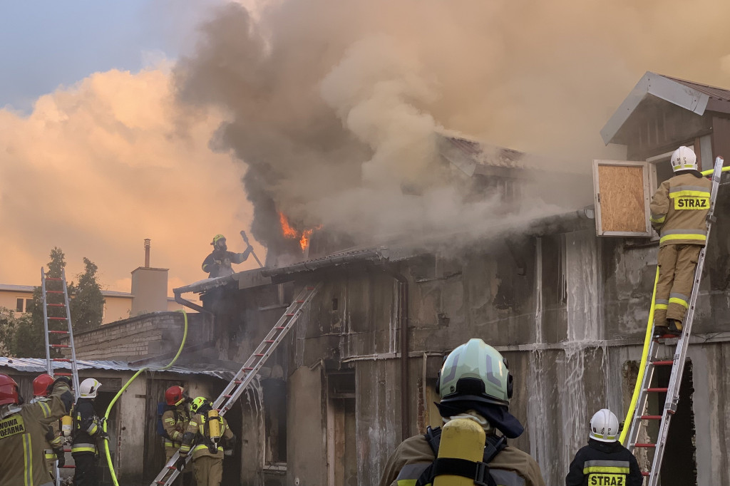 Pożar pustostanu przy ulicy Ogrodowej w Skierniewicach