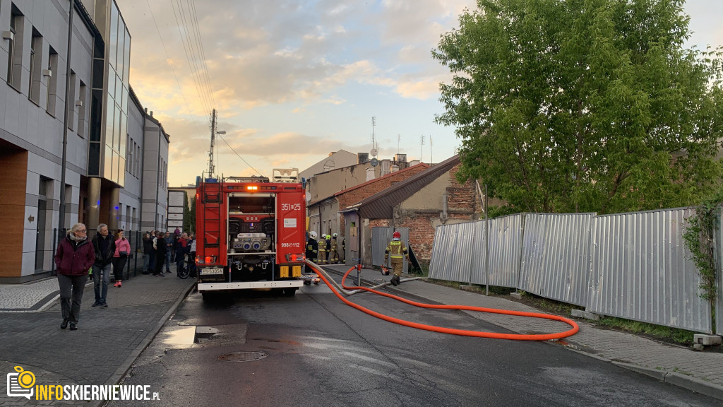 Pożar pustostanu przy ulicy Ogrodowej w Skierniewicach