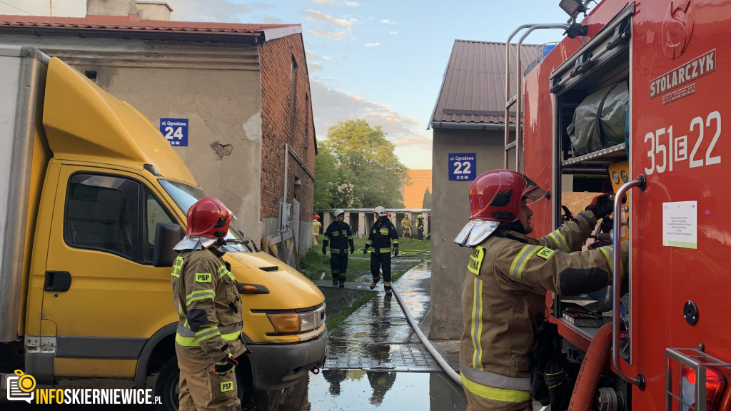 Pożar pustostanu przy ulicy Ogrodowej w Skierniewicach