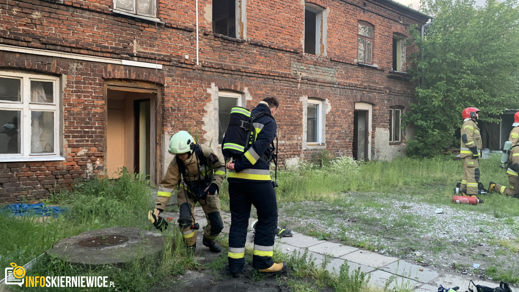 Pożar pustostanu przy ulicy Ogrodowej w Skierniewicach