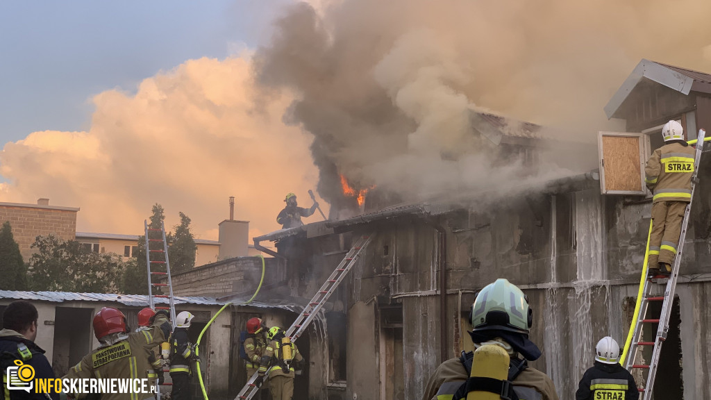 Pożar pustostanu przy ulicy Ogrodowej w Skierniewicach