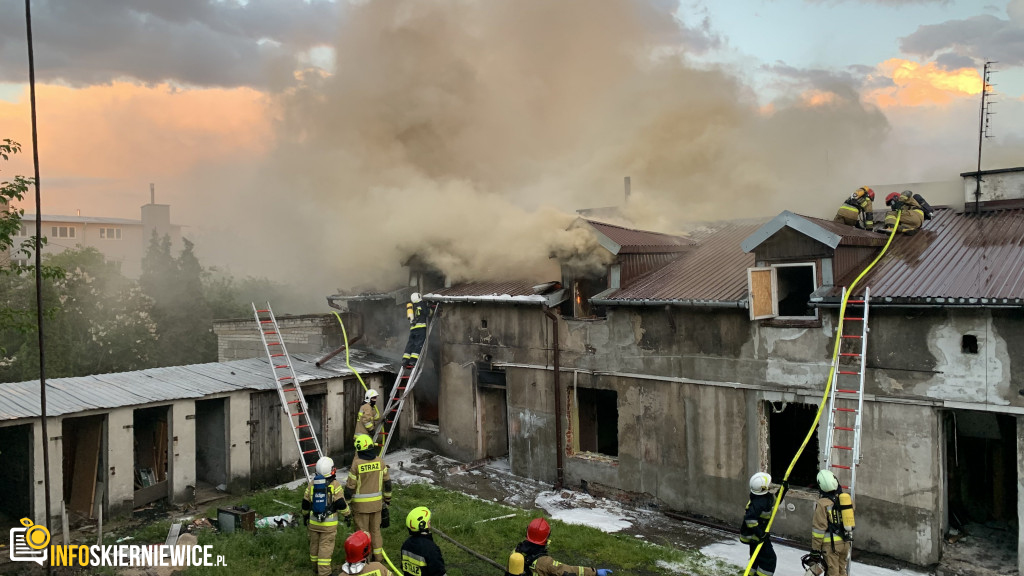 Pożar pustostanu przy ulicy Ogrodowej w Skierniewicach