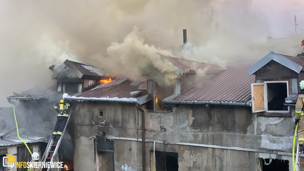 Pożar pustostanu przy ulicy Ogrodowej w Skierniewicach