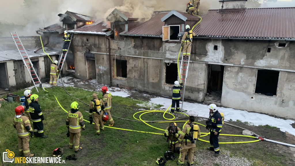 Pożar pustostanu przy ulicy Ogrodowej w Skierniewicach