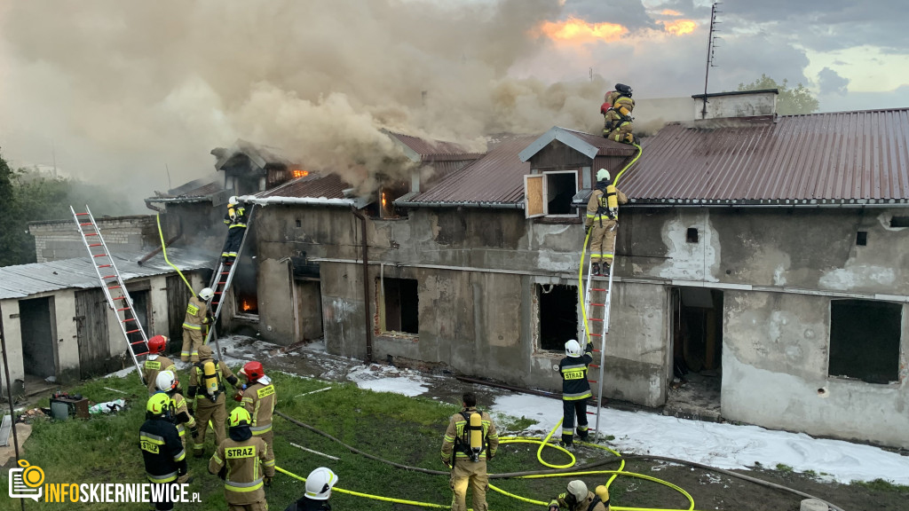 Pożar pustostanu przy ulicy Ogrodowej w Skierniewicach