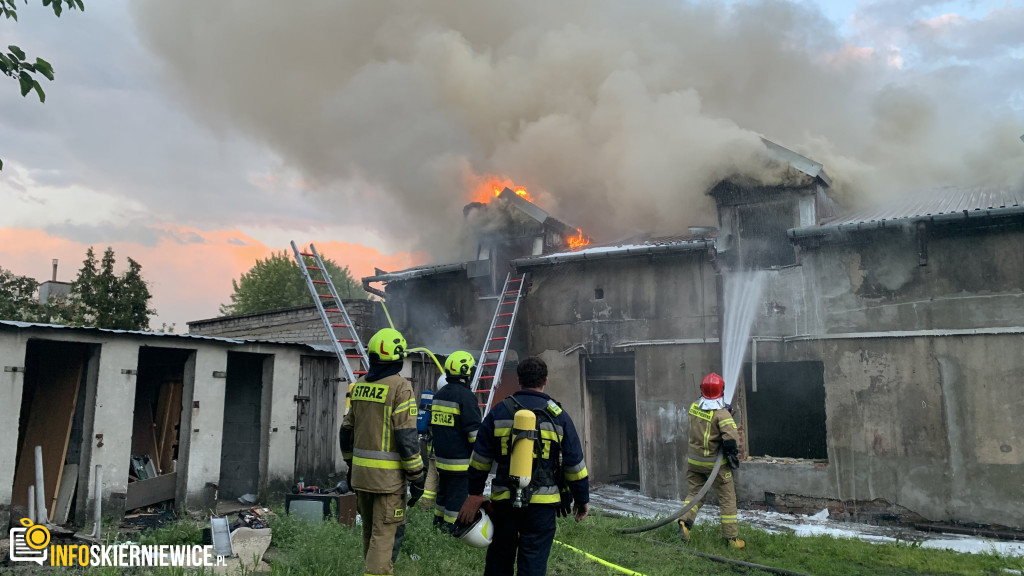 Pożar pustostanu przy ulicy Ogrodowej w Skierniewicach