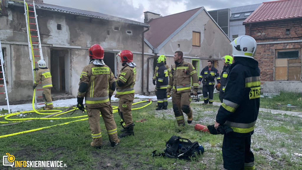 Pożar pustostanu przy ulicy Ogrodowej w Skierniewicach