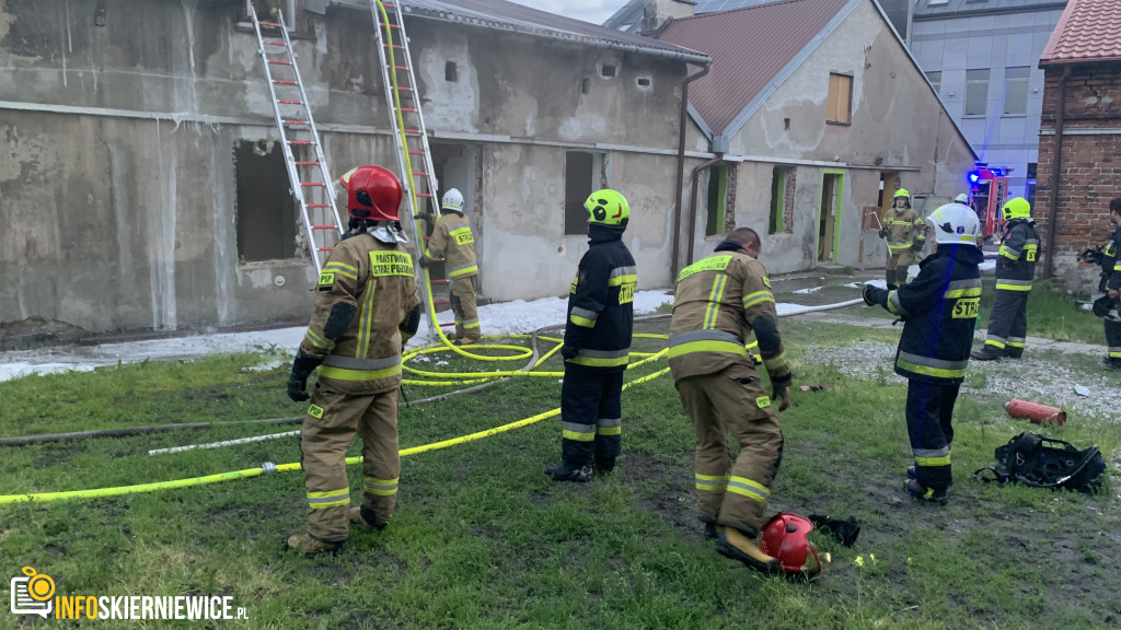 Pożar pustostanu przy ulicy Ogrodowej w Skierniewicach