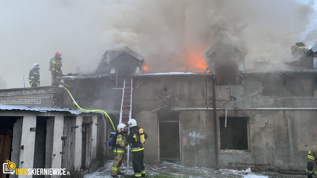 Pożar pustostanu przy ulicy Ogrodowej w Skierniewicach