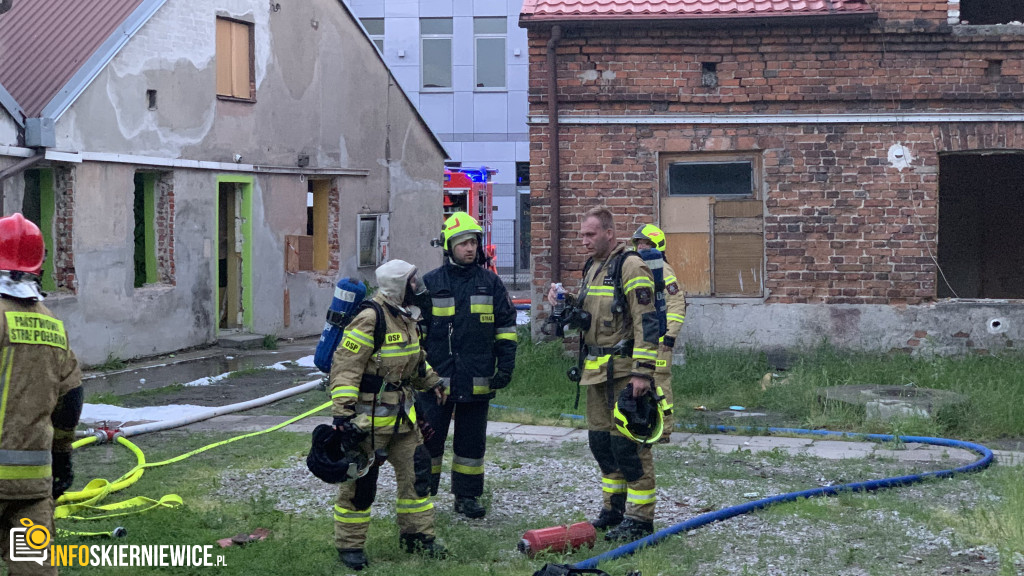 Pożar pustostanu przy ulicy Ogrodowej w Skierniewicach