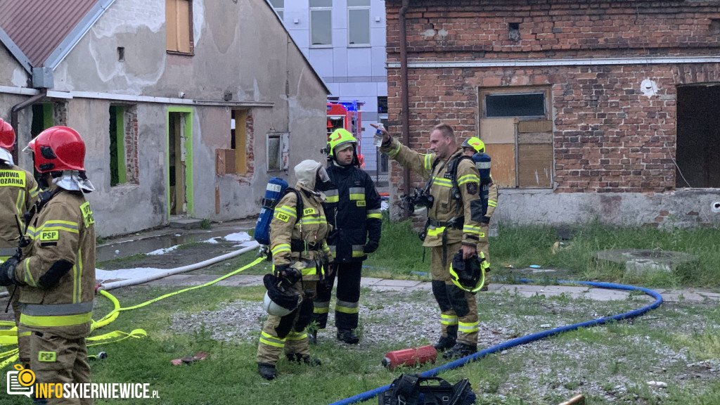 Pożar pustostanu przy ulicy Ogrodowej w Skierniewicach