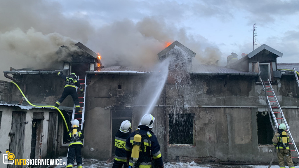 Pożar pustostanu przy ulicy Ogrodowej w Skierniewicach