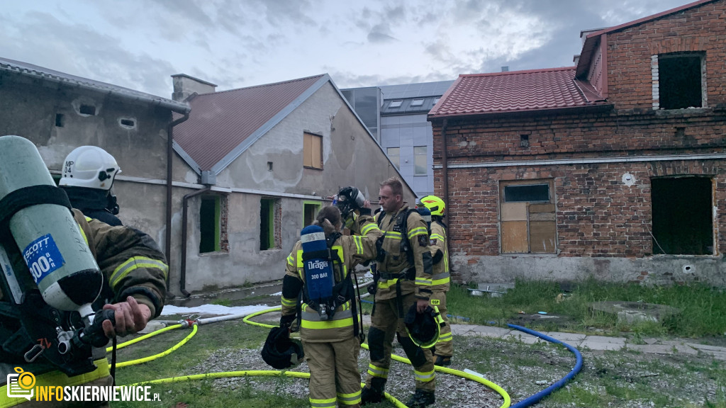 Pożar pustostanu przy ulicy Ogrodowej w Skierniewicach