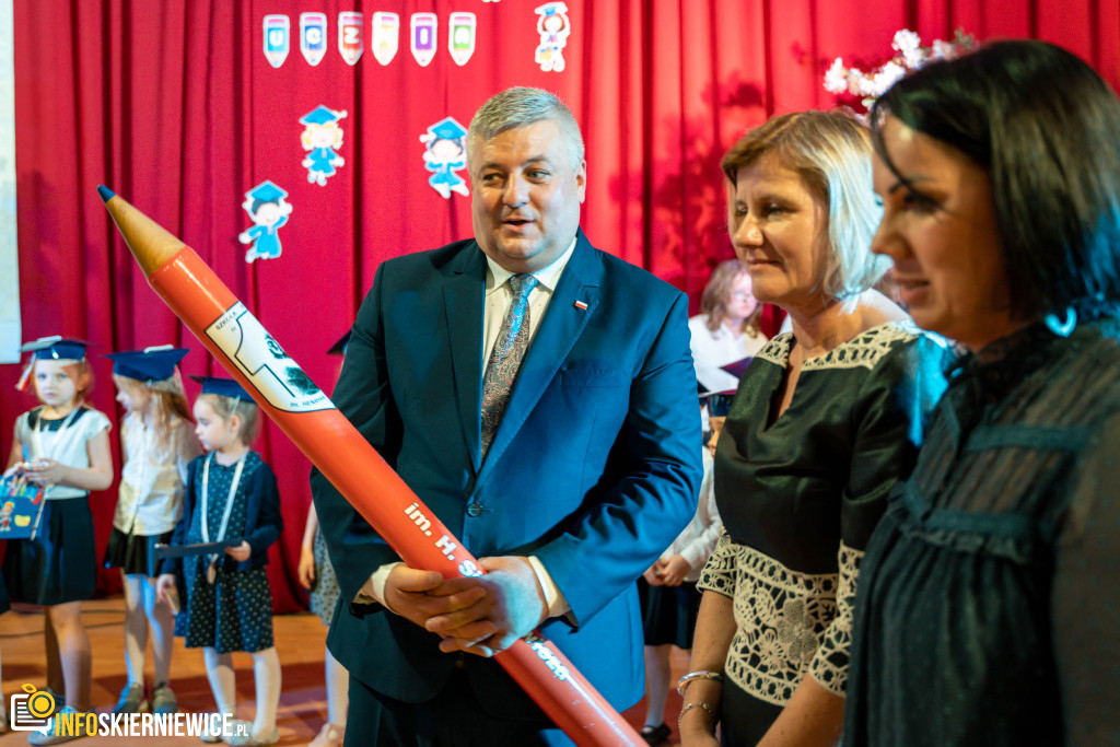 Ślubowanie pierwszoklasistów w Szkole Podstawowej 1 w Skierniewicach