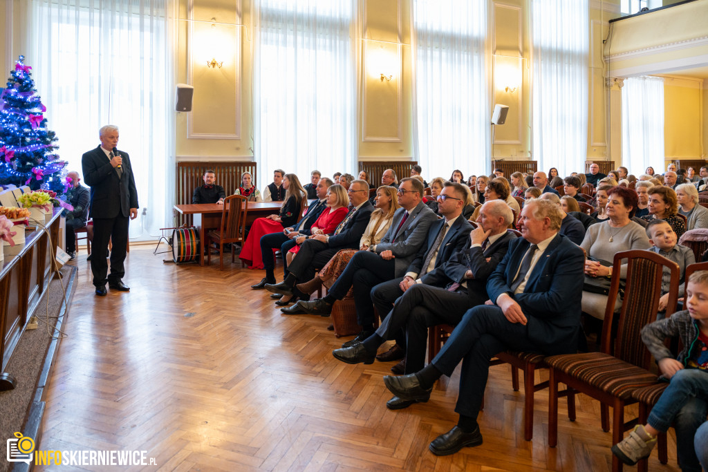 Wspólne kolędowanie w Starostwie Powiatowym w Skierniewicach