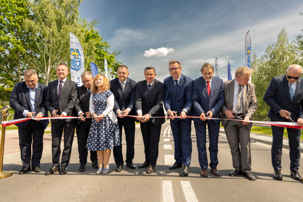 Rozbudowa ul. Czerwonej w Skierniewicach: zwiększone bezpieczeństwo i usprawnienia ruchu drogowego