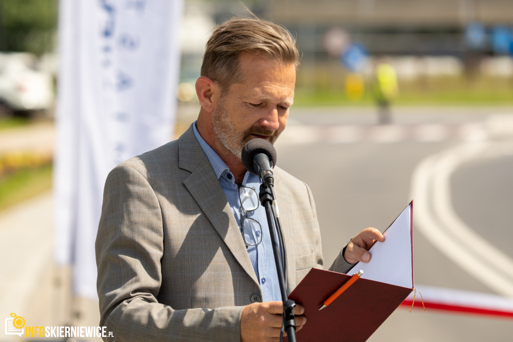 Rozbudowa ul. Czerwonej w Skierniewicach: zwiększone bezpieczeństwo i usprawnienia ruchu drogowego