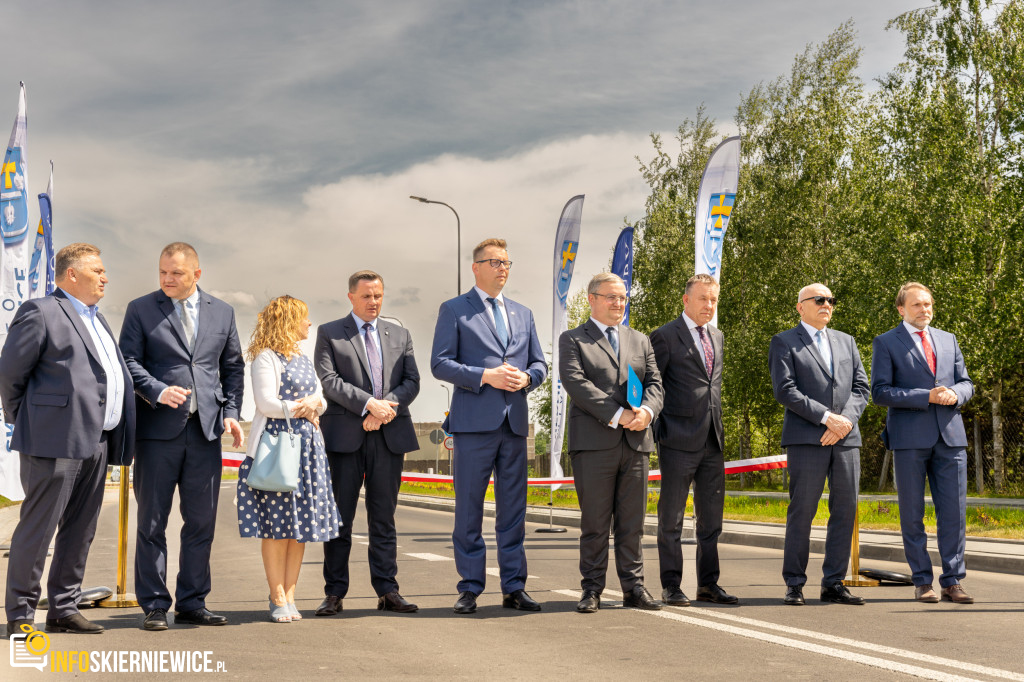 Rozbudowa ul. Czerwonej w Skierniewicach: zwiększone bezpieczeństwo i usprawnienia ruchu drogowego