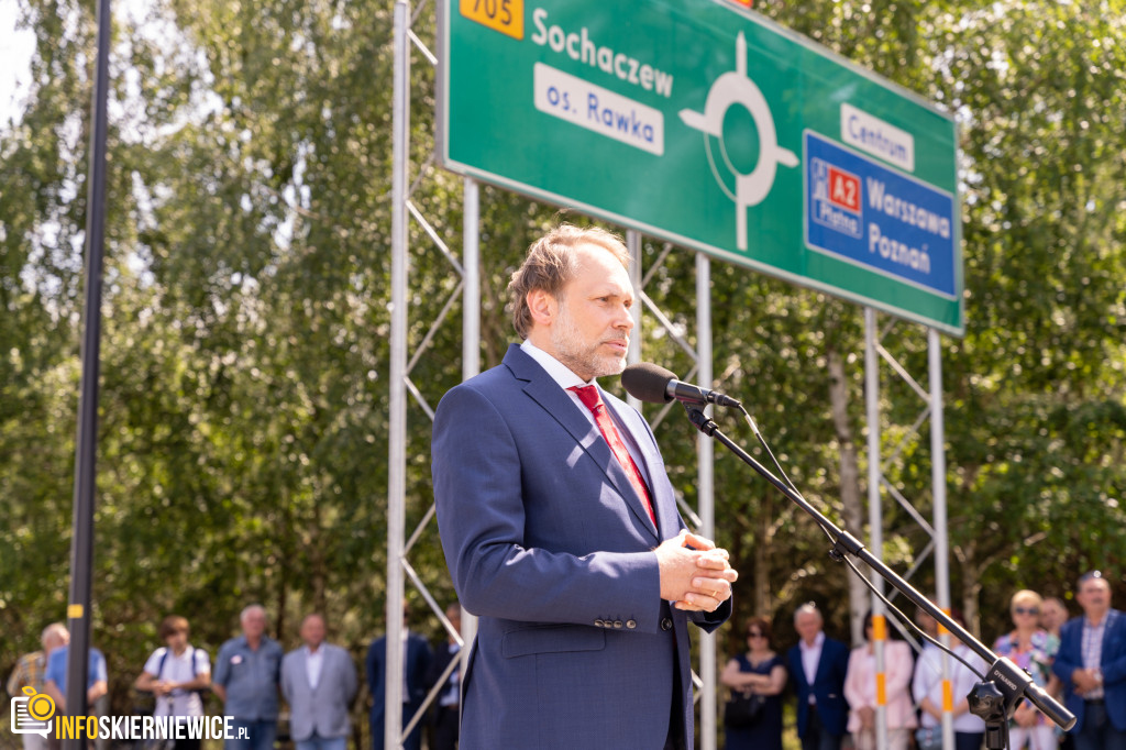 Rozbudowa ul. Czerwonej w Skierniewicach: zwiększone bezpieczeństwo i usprawnienia ruchu drogowego