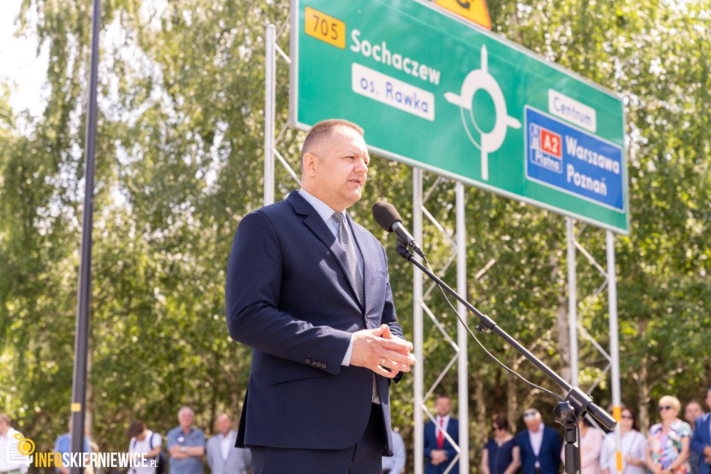 Rozbudowa ul. Czerwonej w Skierniewicach: zwiększone bezpieczeństwo i usprawnienia ruchu drogowego