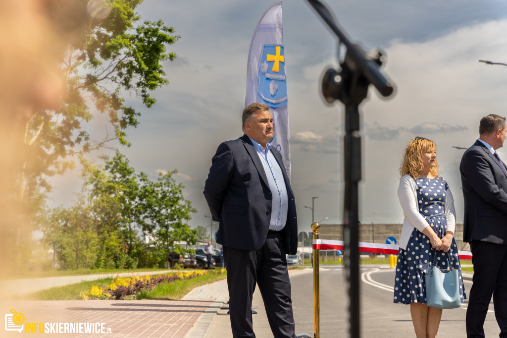 Rozbudowa ul. Czerwonej w Skierniewicach: zwiększone bezpieczeństwo i usprawnienia ruchu drogowego