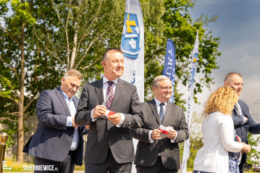 Rozbudowa ul. Czerwonej w Skierniewicach: zwiększone bezpieczeństwo i usprawnienia ruchu drogowego