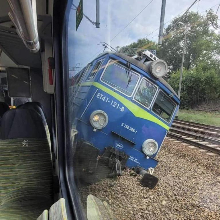 Nikt nie ucierpiał w zderzeniu pociągu osobowego z towarowym w Skierniewicach