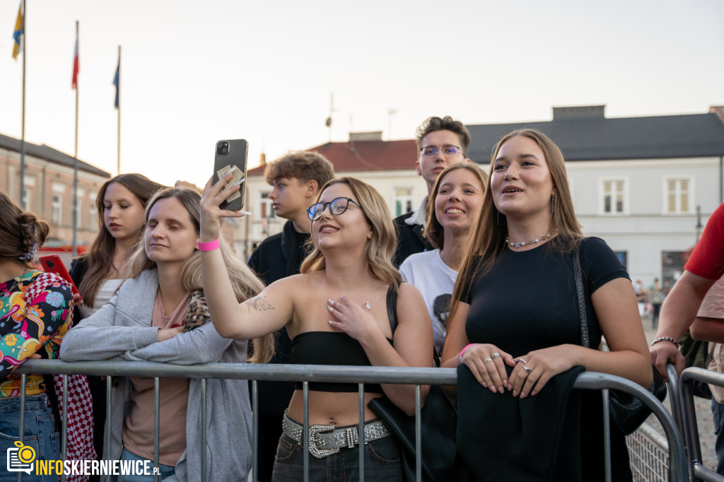 Mr Polska, Żabson, Gibbs i Avi na Scenie Głównej: Najlepsze Momenty Piątku na 46. SŚKOiW