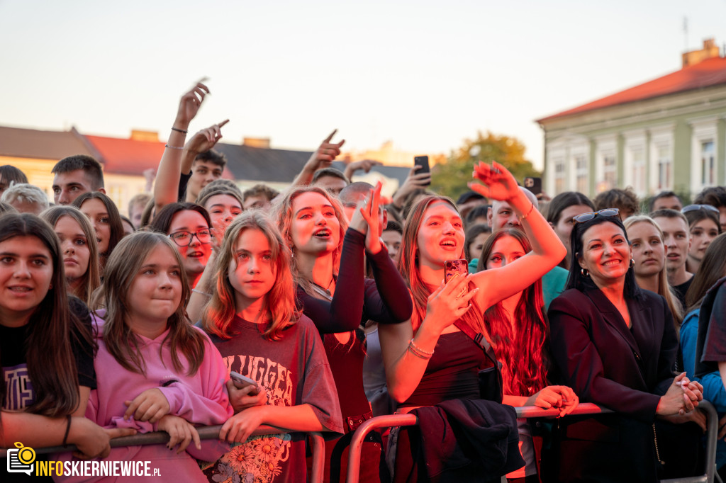 Mr Polska, Żabson, Gibbs i Avi na Scenie Głównej: Najlepsze Momenty Piątku na 46. SŚKOiW