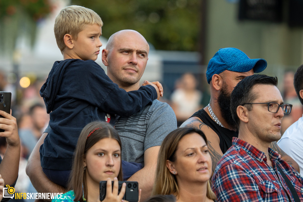 Koncert HappySad na 46. Święcie Kwiatów w Skierniewicach: Emocje na Wysokich Nastawieniach