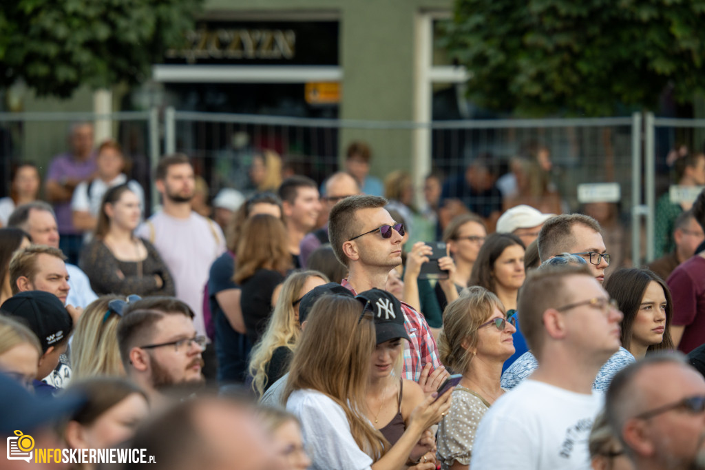 Koncert HappySad na 46. Święcie Kwiatów w Skierniewicach: Emocje na Wysokich Nastawieniach