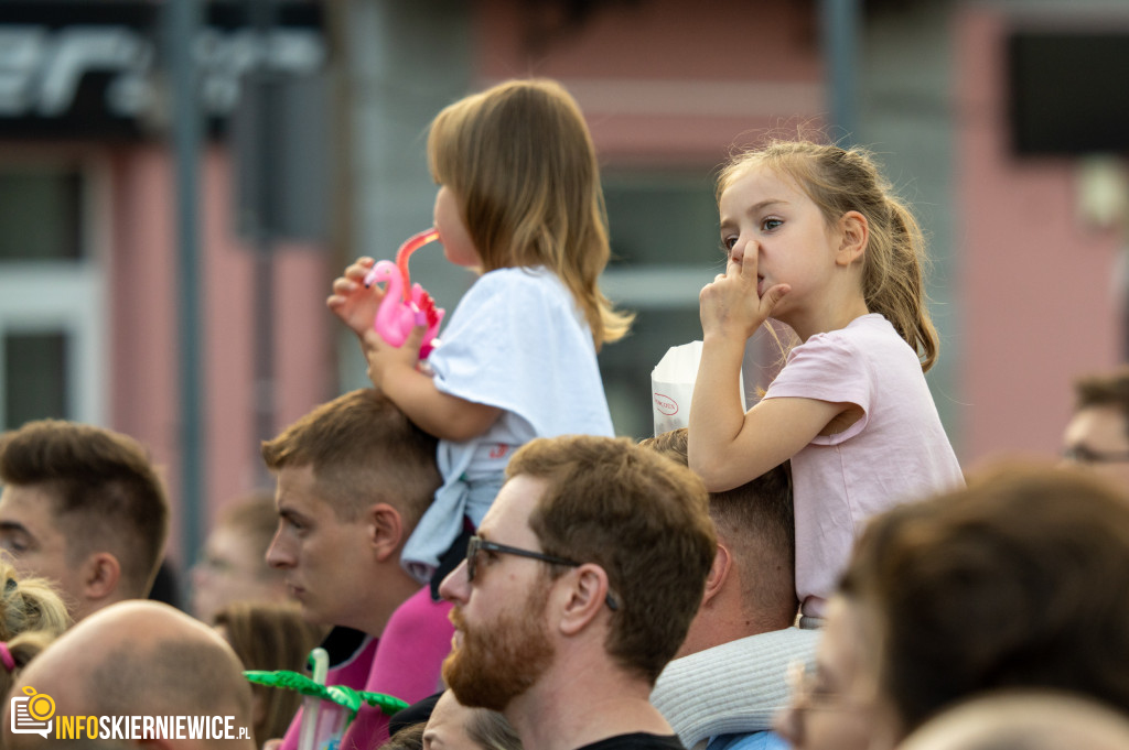 Koncert HappySad na 46. Święcie Kwiatów w Skierniewicach: Emocje na Wysokich Nastawieniach