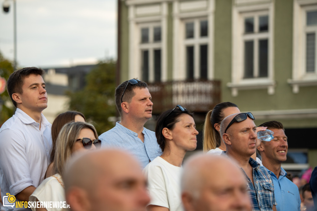 Koncert HappySad na 46. Święcie Kwiatów w Skierniewicach: Emocje na Wysokich Nastawieniach