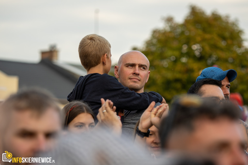 Koncert HappySad na 46. Święcie Kwiatów w Skierniewicach: Emocje na Wysokich Nastawieniach