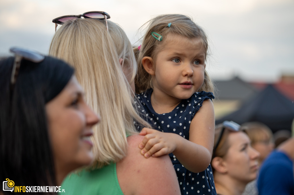 Koncert HappySad na 46. Święcie Kwiatów w Skierniewicach: Emocje na Wysokich Nastawieniach