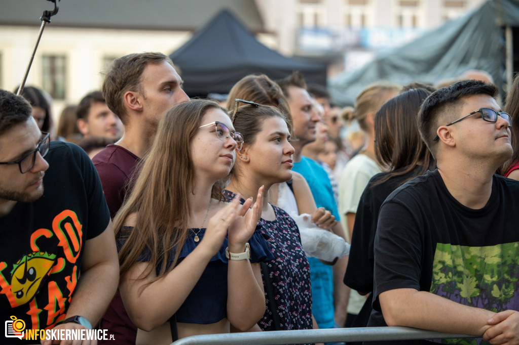 Koncert HappySad na 46. Święcie Kwiatów w Skierniewicach: Emocje na Wysokich Nastawieniach