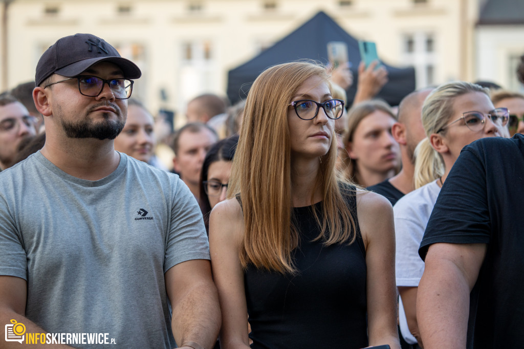 Koncert HappySad na 46. Święcie Kwiatów w Skierniewicach: Emocje na Wysokich Nastawieniach