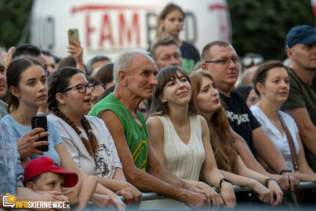 Koncert HappySad na 46. Święcie Kwiatów w Skierniewicach: Emocje na Wysokich Nastawieniach