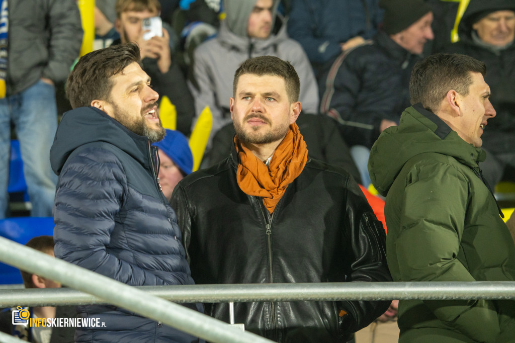 Nowy stadion w Skierniewicach pęka w szwach. Mieszkańcy nie zawiedli na inauguracji!