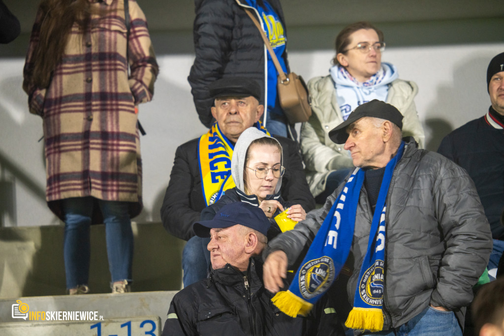 Nowy stadion w Skierniewicach pęka w szwach. Mieszkańcy nie zawiedli na inauguracji!