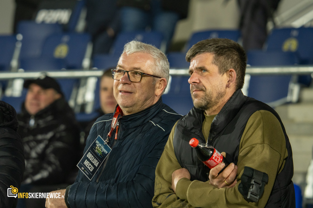 Nowy stadion w Skierniewicach pęka w szwach. Mieszkańcy nie zawiedli na inauguracji!