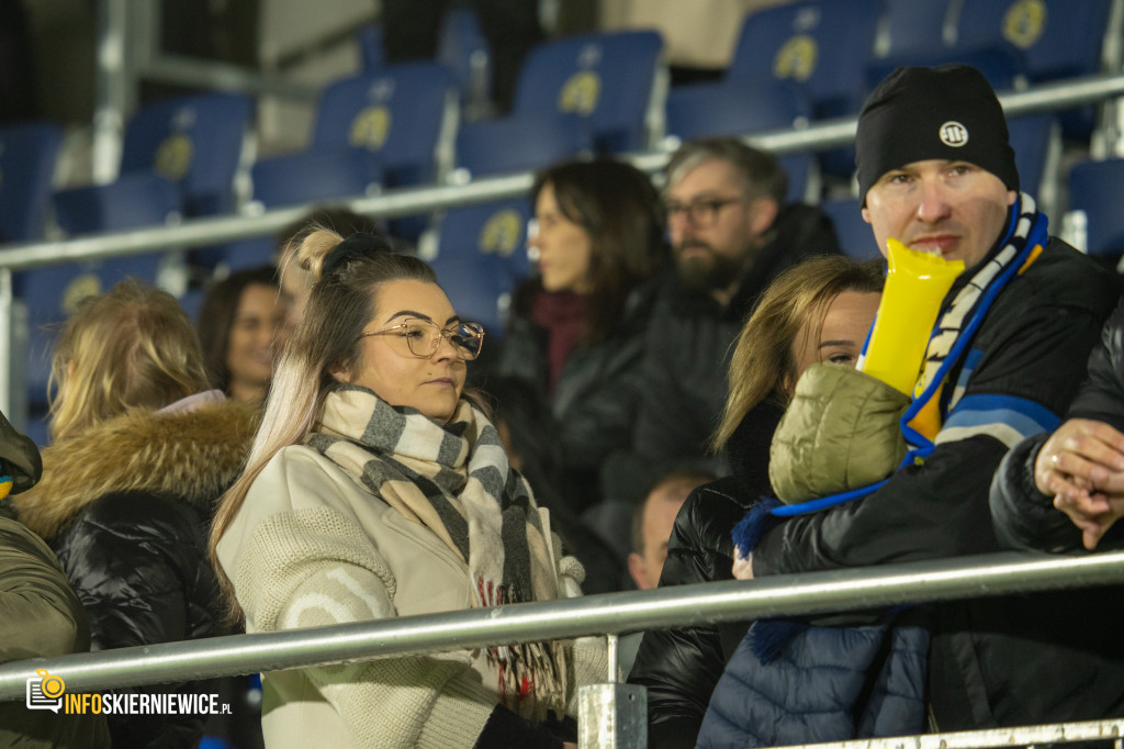 Nowy stadion w Skierniewicach pęka w szwach. Mieszkańcy nie zawiedli na inauguracji!