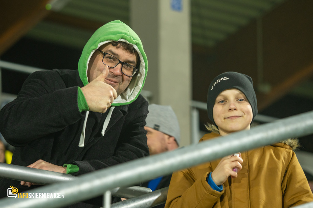 Nowy stadion w Skierniewicach pęka w szwach. Mieszkańcy nie zawiedli na inauguracji!