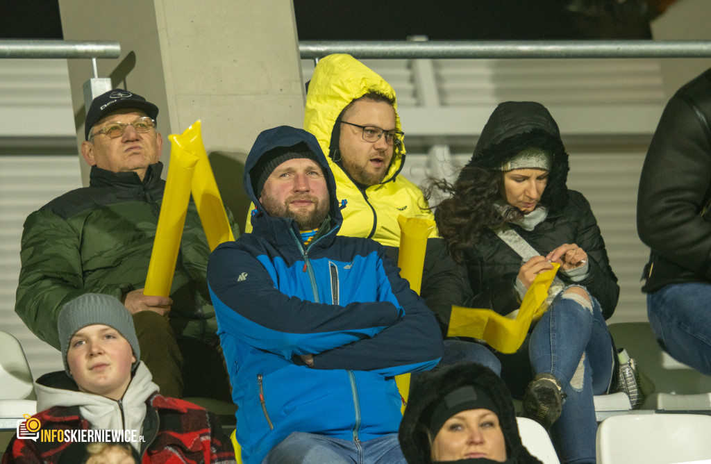 Nowy stadion w Skierniewicach pęka w szwach. Mieszkańcy nie zawiedli na inauguracji!