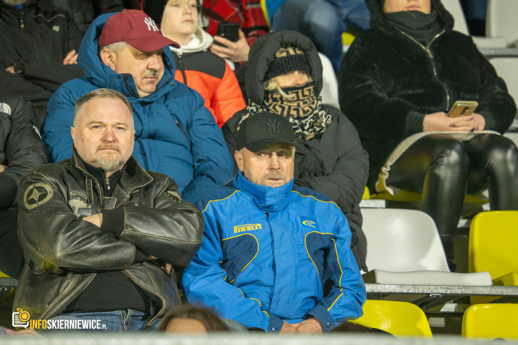 Nowy stadion w Skierniewicach pęka w szwach. Mieszkańcy nie zawiedli na inauguracji!