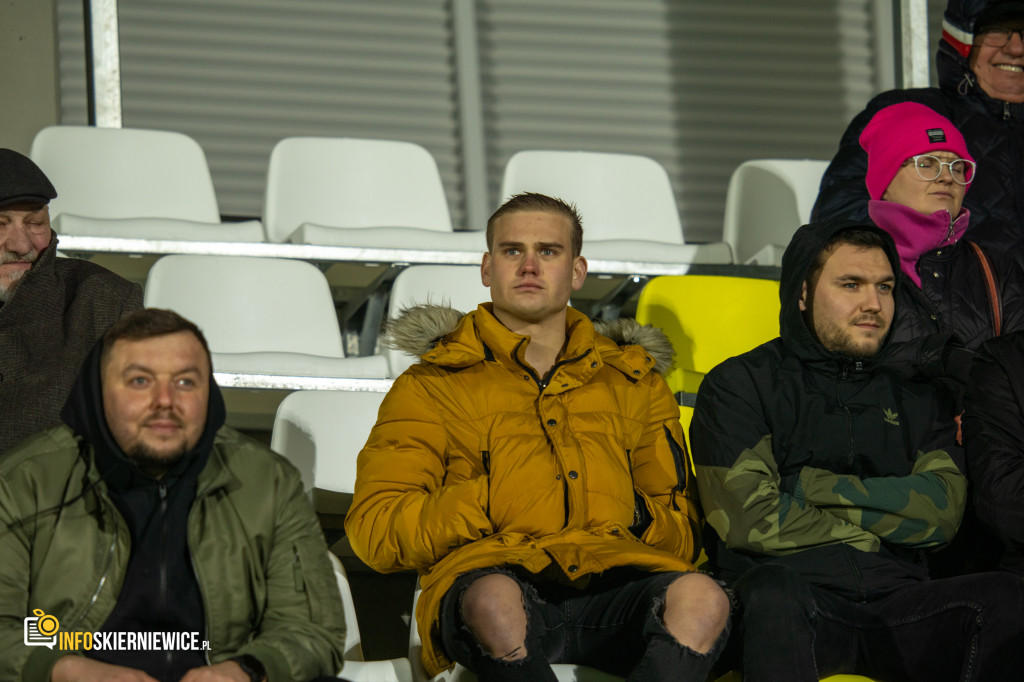 Nowy stadion w Skierniewicach pęka w szwach. Mieszkańcy nie zawiedli na inauguracji!